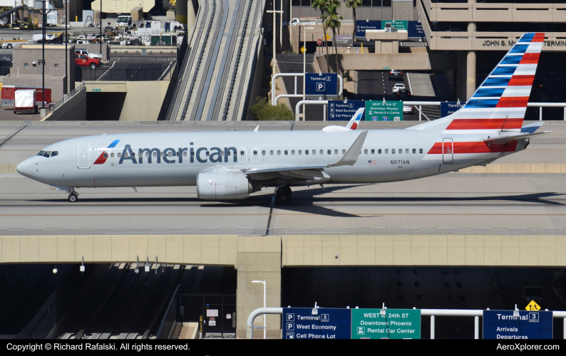 Photo of N971AN - American Airlines Boeing 737-800 at PHX on AeroXplorer Aviation Database