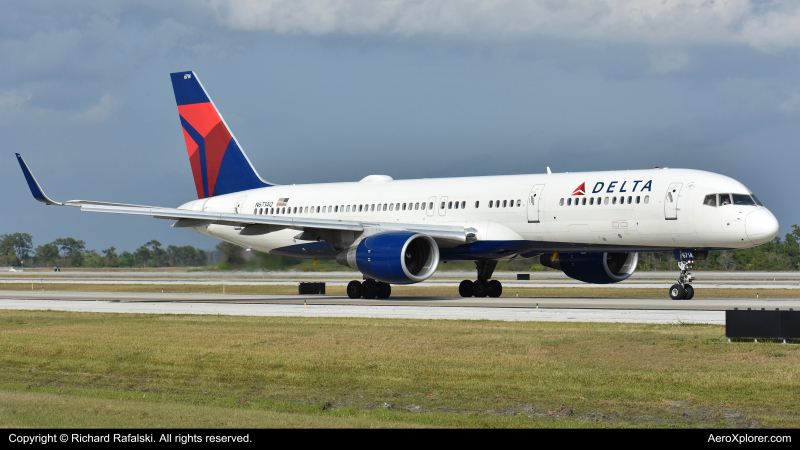 Photo of N6714Q - Delta Airlines Boeing 757-200 at MCO on AeroXplorer Aviation Database