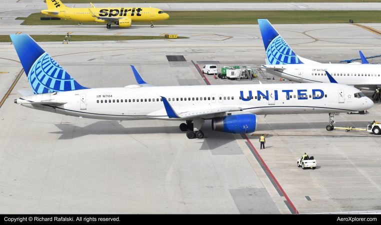 Photo of N17104 - United Airlines Boeing 757-200 at FLL on AeroXplorer Aviation Database
