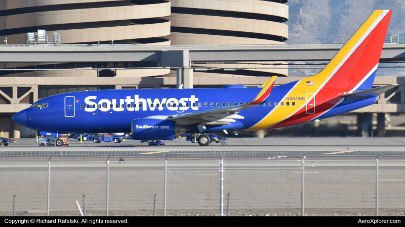 Photo of N564WN - Southwest Airlines Boeing 737-700 at PHX on AeroXplorer Aviation Database
