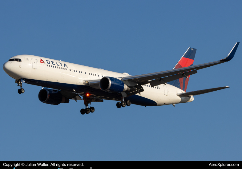 Photo of N171DZ - Delta Airlines Boeing 767-300ER at MCO on AeroXplorer Aviation Database