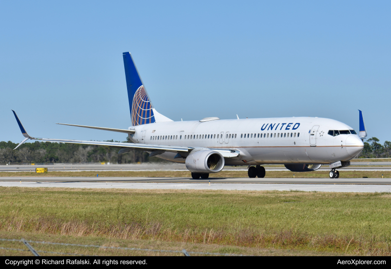 Photo of N37474 - United Airlines Boeing 737-900ER at MCO on AeroXplorer Aviation Database