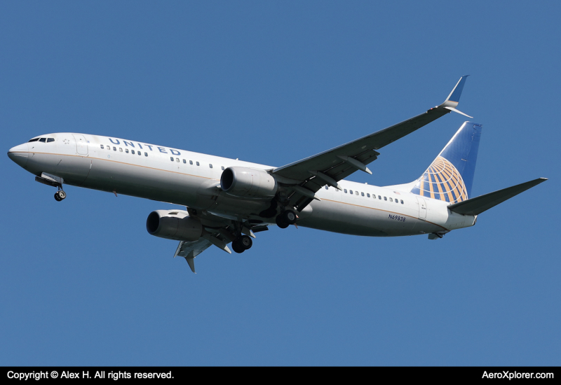 Photo of N69838 - United Airlines Boeing 737-800 at BOS on AeroXplorer Aviation Database