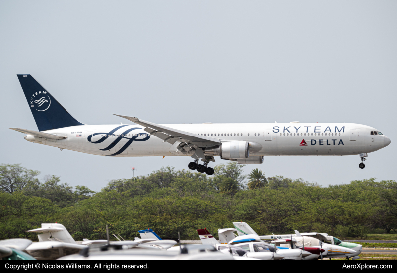 Photo of N844MH - Delta Airlines Boeing 767-400ER at HNL on AeroXplorer Aviation Database