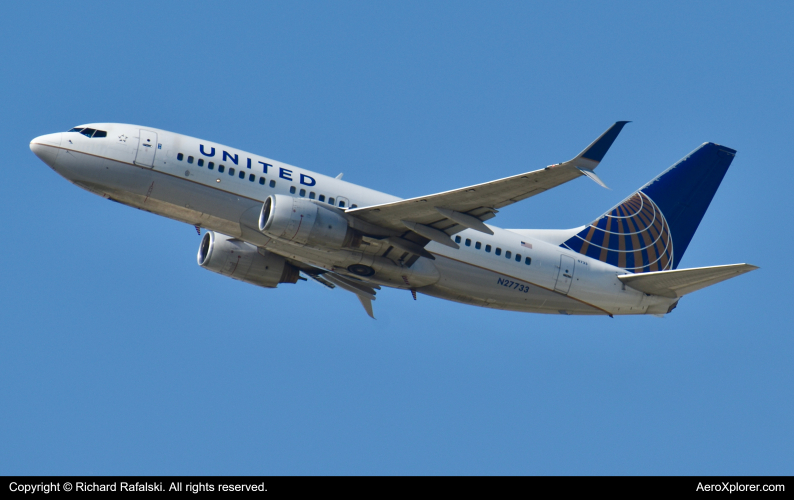 Photo of N27733 - United Airlines Boeing 737-700 at ORD on AeroXplorer Aviation Database