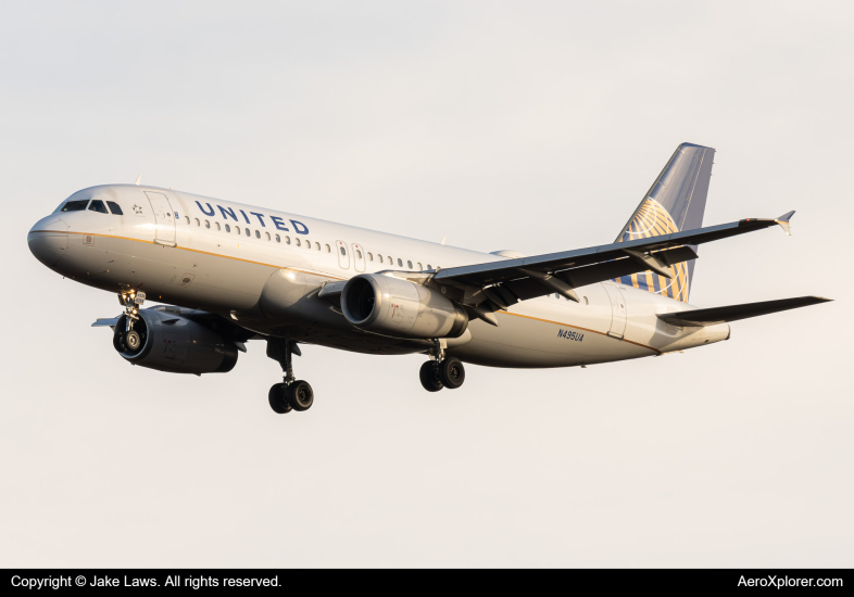 Photo of N495UA - United Airlines Airbus A320 at IAD on AeroXplorer Aviation Database