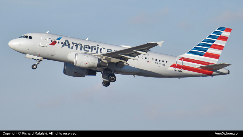Photo of N770UW - American Airlines Airbus A319 at PHX on AeroXplorer Aviation Database