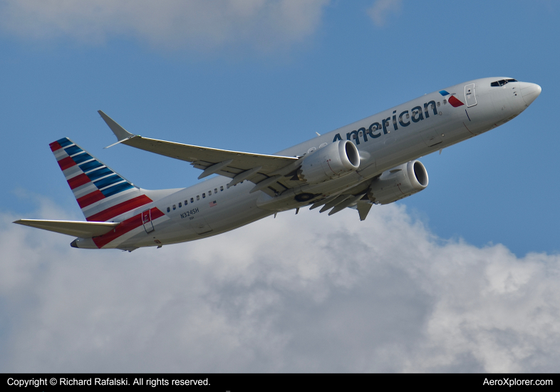 Photo of N324SH - American Airlines Boeing 737 MAX 8 at ORD on AeroXplorer Aviation Database