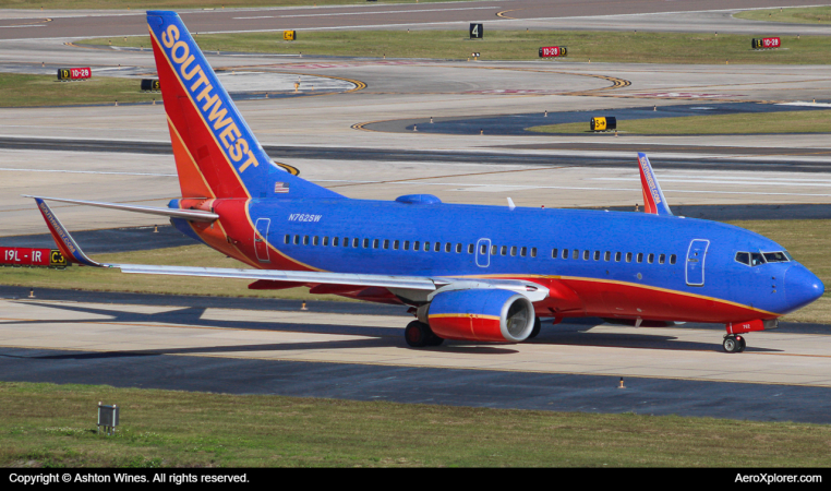 Photo of N762SW - Southwest Airlines Boeing 737-700 at TPA on AeroXplorer Aviation Database