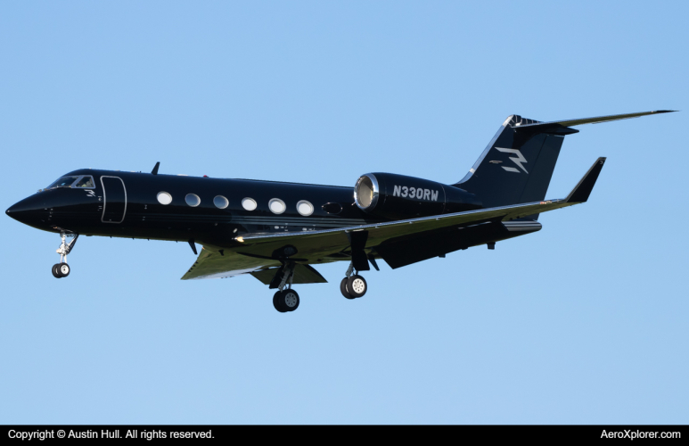 Photo of N330RW - PRIVATE Gulfstream G-IV at PIT on AeroXplorer Aviation Database