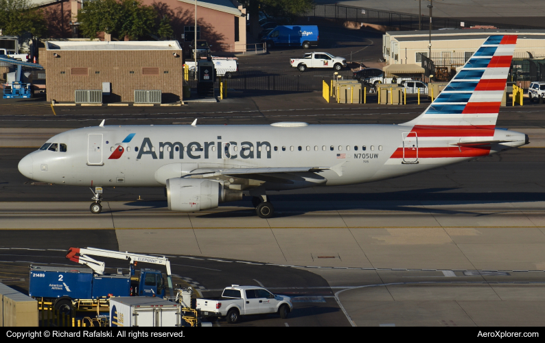 Photo of N703UW - American Airlines Airbus A319 at PHX on AeroXplorer Aviation Database