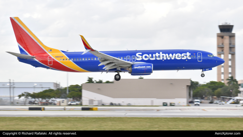Photo of N8662F - Southwest Airlines Boeing 737-800 at FLL on AeroXplorer Aviation Database