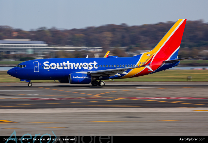 Photo of N283WN - Southwest Airlines Boeing 737-700 at DCA on AeroXplorer Aviation Database