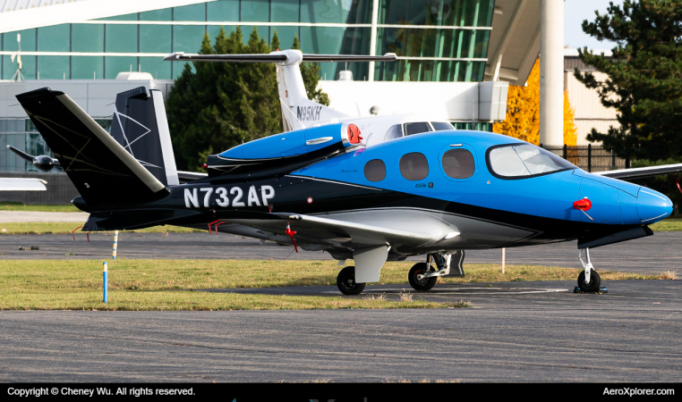 Photo of N732AP - PRIVATE Cirrus G2 VisionJet at PTK on AeroXplorer Aviation Database