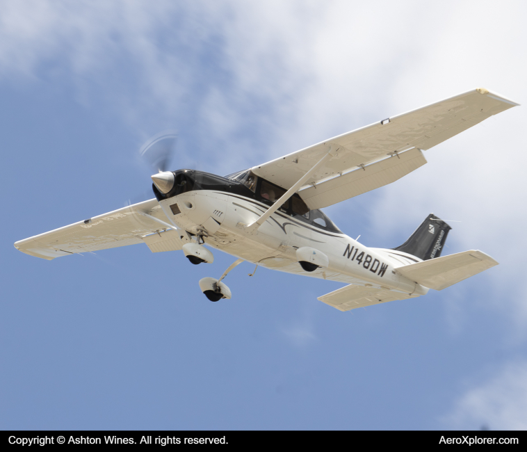 Photo of N148DW - PRIVATE Cessna 206 at SRQ on AeroXplorer Aviation Database