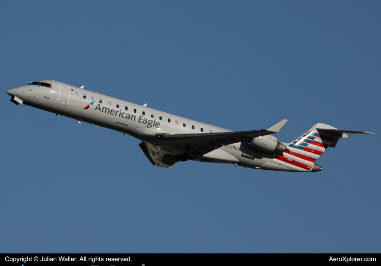 Photo of N529EA - American Eagle Mitsubishi CRJ-700 at CLT on AeroXplorer Aviation Database