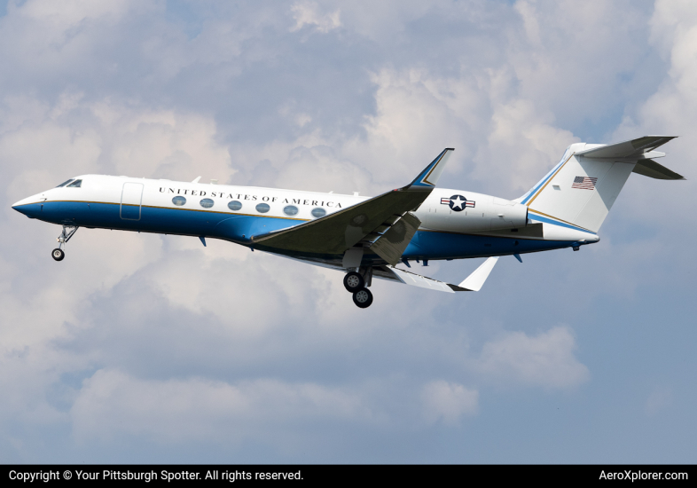 Photo of 99-0404 - USAF - United States Air Force Gulfstream C-37A at PIT on AeroXplorer Aviation Database