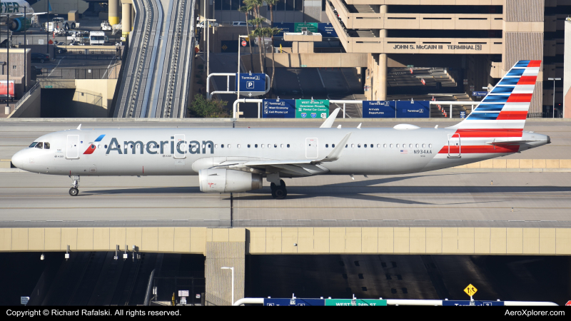Photo of N934AA - American Airlines Airbus A321-200 at PHX on AeroXplorer Aviation Database