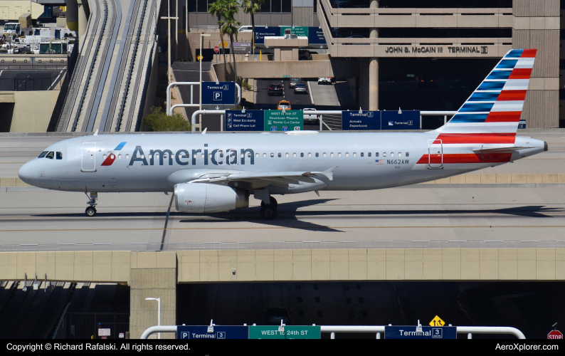 Photo of N662AW - American Airlines Airbus A320-200 at PHX on AeroXplorer Aviation Database