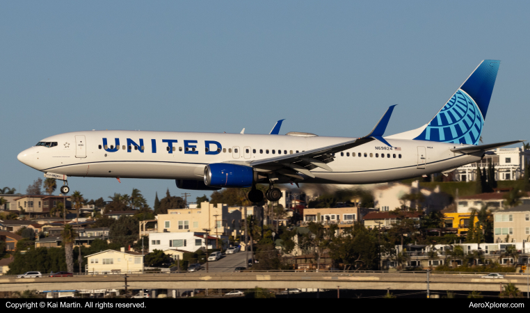 Photo of N69824 - United Airlines Boeing 737-900ER at SAN on AeroXplorer Aviation Database