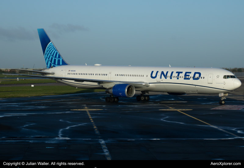 Photo of N66056 - United Airlines Boeing 767-400ER at DUB on AeroXplorer Aviation Database