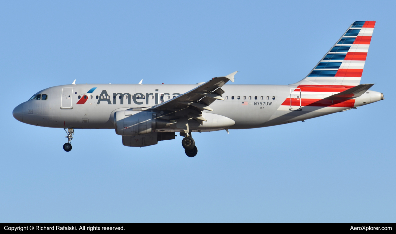 Photo of N757UW - American Airlines Airbus A319 at PHX on AeroXplorer Aviation Database