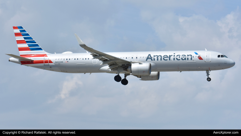 Photo of N422AN - American Airlines Airbus A321NEO at MIA on AeroXplorer Aviation Database