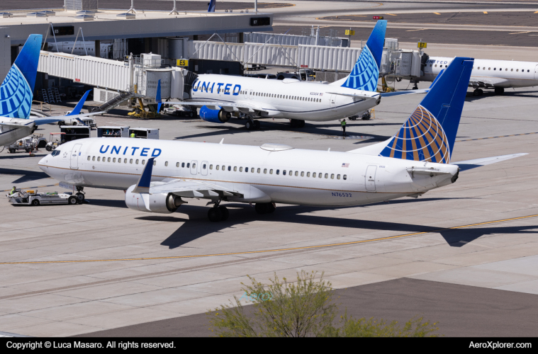 Photo of N76532 - United Airlines Boeing 737-800 at PHX on AeroXplorer Aviation Database