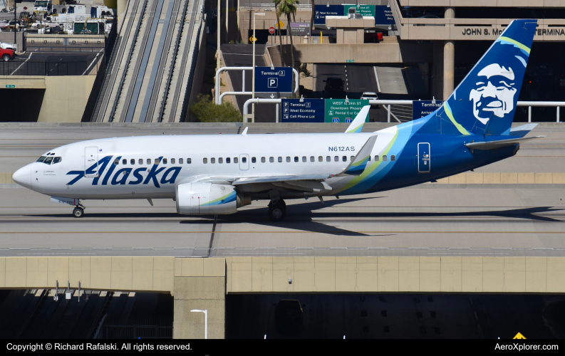 Photo of N612AS - Alaska Airlines Boeing 737-700 at PHX on AeroXplorer Aviation Database