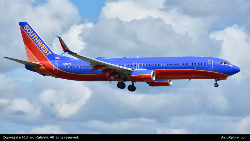 Photo of N8627B - Southwest Airlines Boeing 737-800 at MCO on AeroXplorer Aviation Database
