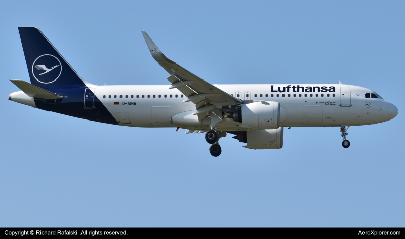 Photo of D-AINW - Lufthansa Airbus A320NEO at LHR on AeroXplorer Aviation Database