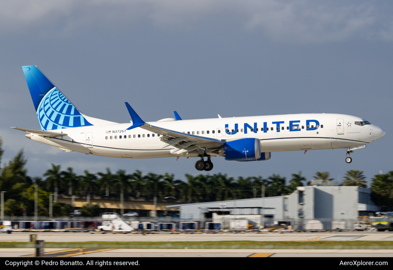 Photo of N37257 - United Airlines Boeing 737 MAX 8 at FLL on AeroXplorer Aviation Database