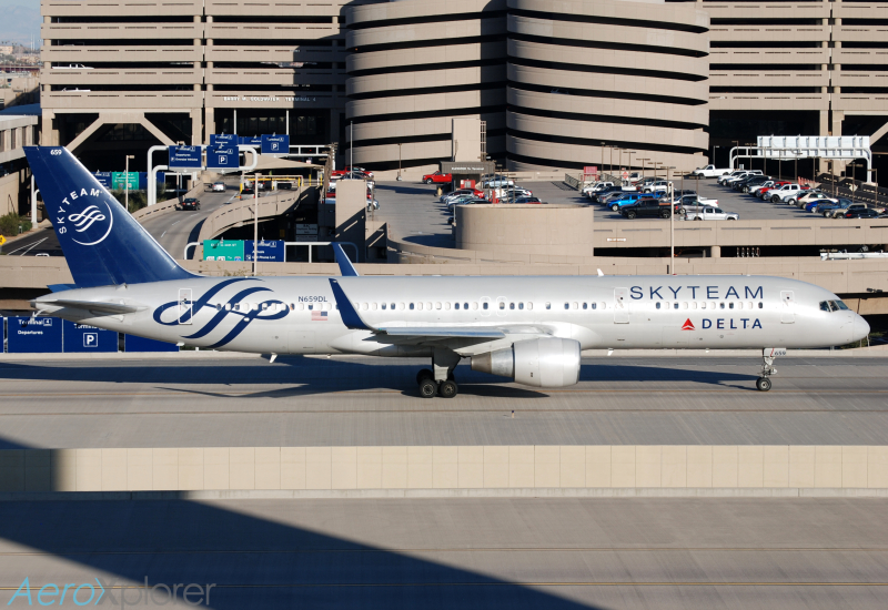 Photo of N659DL - Delta Airlines Boeing 757-200 at PHX on AeroXplorer Aviation Database