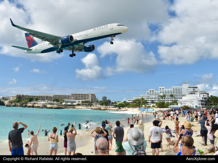 Photo of N556NW - Delta Airlines Boeing 757-200 at SXM on AeroXplorer Aviation Database