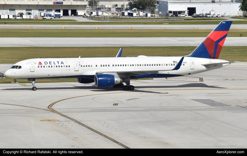 Photo of N6714Q - Delta Airlines Boeing 757-200 at FLL on AeroXplorer Aviation Database