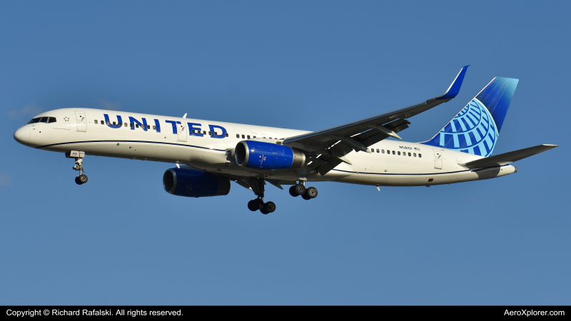 Photo of N58101 - United Airlines Boeing 757-200 at MCO on AeroXplorer Aviation Database