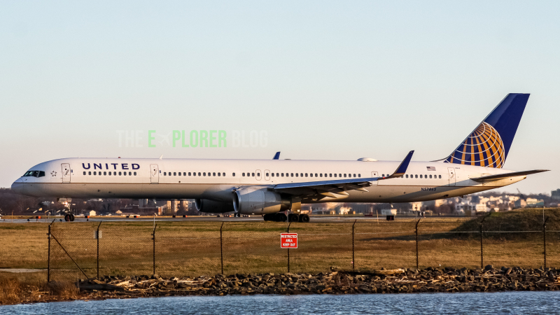 Photo of N57863 - United Airlines Boeing 757-300 at DCA on AeroXplorer Aviation Database