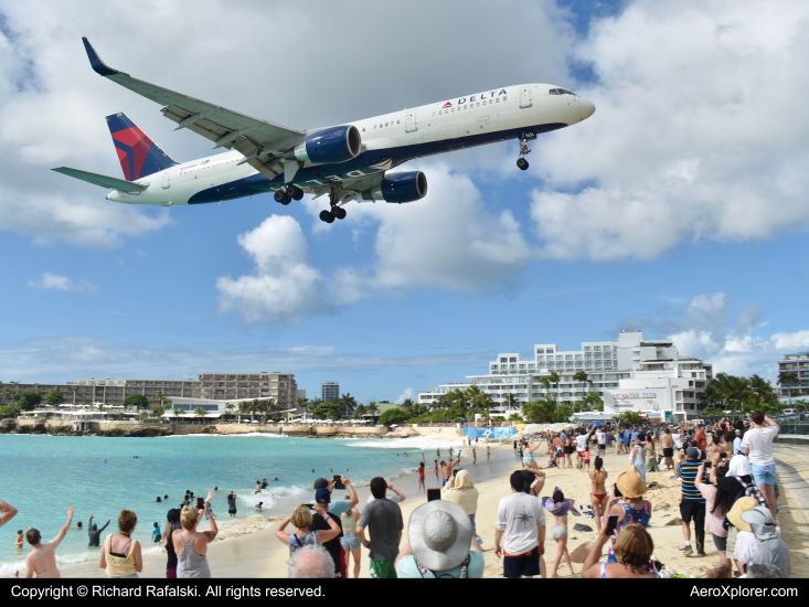 Photo of N556NW - Delta Airlines Boeing 757-200 at SXM on AeroXplorer Aviation Database