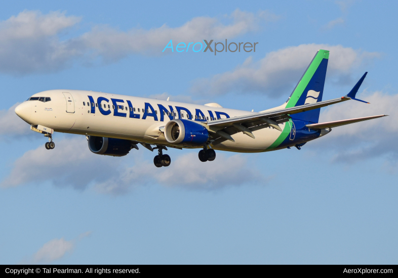 Photo of TF-ICB - Icelandair Boeing 737 MAX 9 at BWI on AeroXplorer Aviation Database