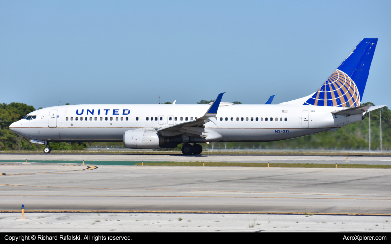 Photo of N24211 - United Airlines Boeing 737-800 at MCO on AeroXplorer Aviation Database