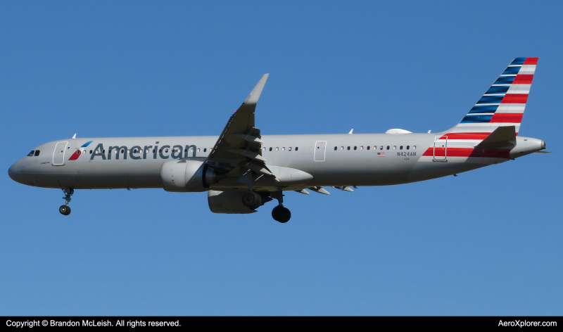 Photo of N424AN - American Airlines Airbus A321NEO at MCO on AeroXplorer Aviation Database