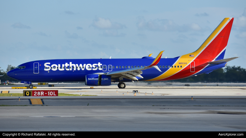 Photo of N8531Q - Southwest Airlines Boeing 737-800 at FLL on AeroXplorer Aviation Database