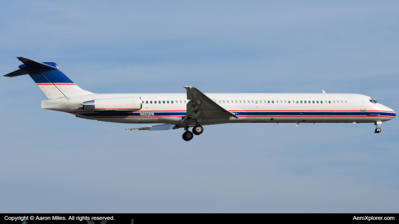 Photo of N682RW - PRIVATE McDonnell Douglas MD-80 at YYZ on AeroXplorer Aviation Database