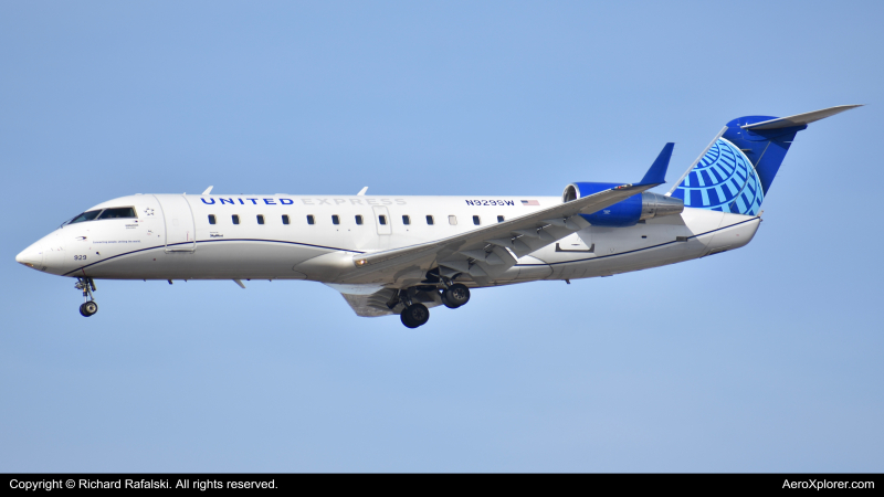 Photo of N929SW - United Express Mitsubishi CRJ-200 at ORD on AeroXplorer Aviation Database