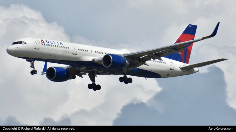 Photo of N542US - Delta Airlines Boeing 757-200 at MCO on AeroXplorer Aviation Database
