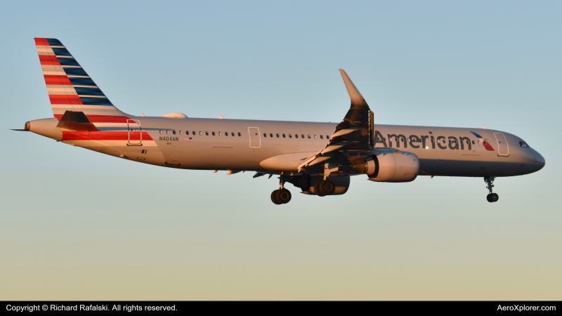 Photo of N404AN - American Airlines Airbus A321NEO at PHX on AeroXplorer Aviation Database