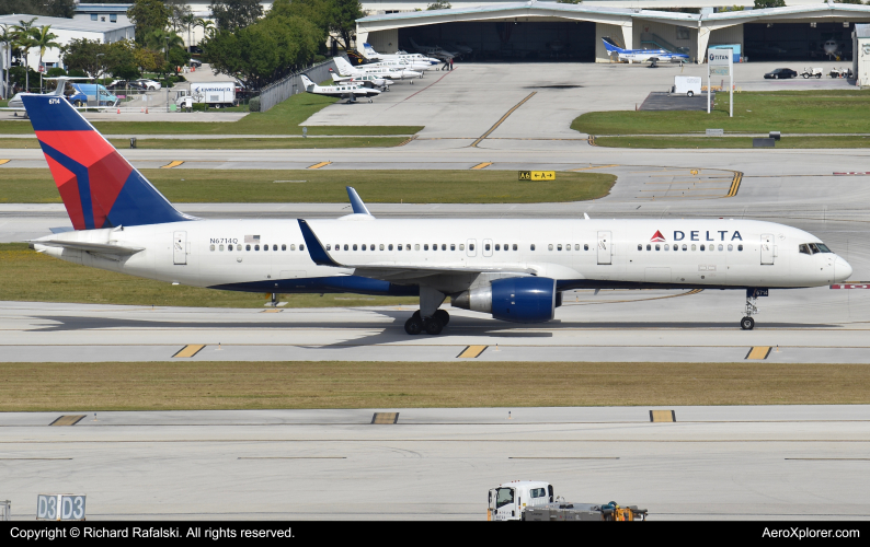 Photo of N6714Q - Delta Airlines Boeing 757-200 at FLL on AeroXplorer Aviation Database