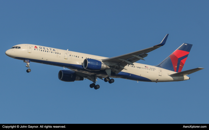 Photo of N693DL - Delta Airlines Boeing 757-200 at MKE on AeroXplorer Aviation Database