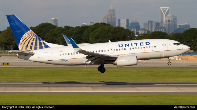 Photo of N24729 - United Airlines Boeing 737-700 at CLT on AeroXplorer Aviation Database