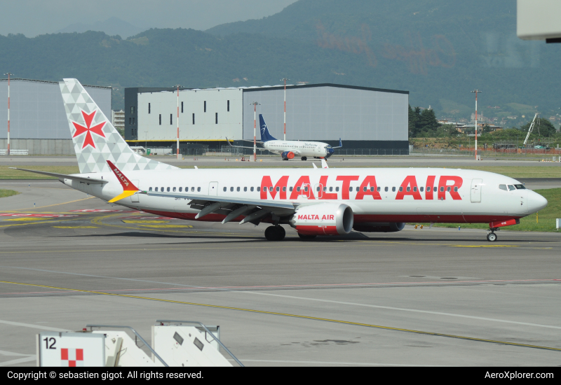 Photo of 9H-VUE - Malta Air Boeing 737 MAX 8-200 at BGY on AeroXplorer Aviation Database
